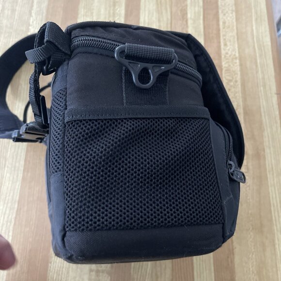 LOWEPRO Black NOVA 1 AW Shoulder Camera Bag | with Dividers Strap And Raincover - Picture 3 of 12